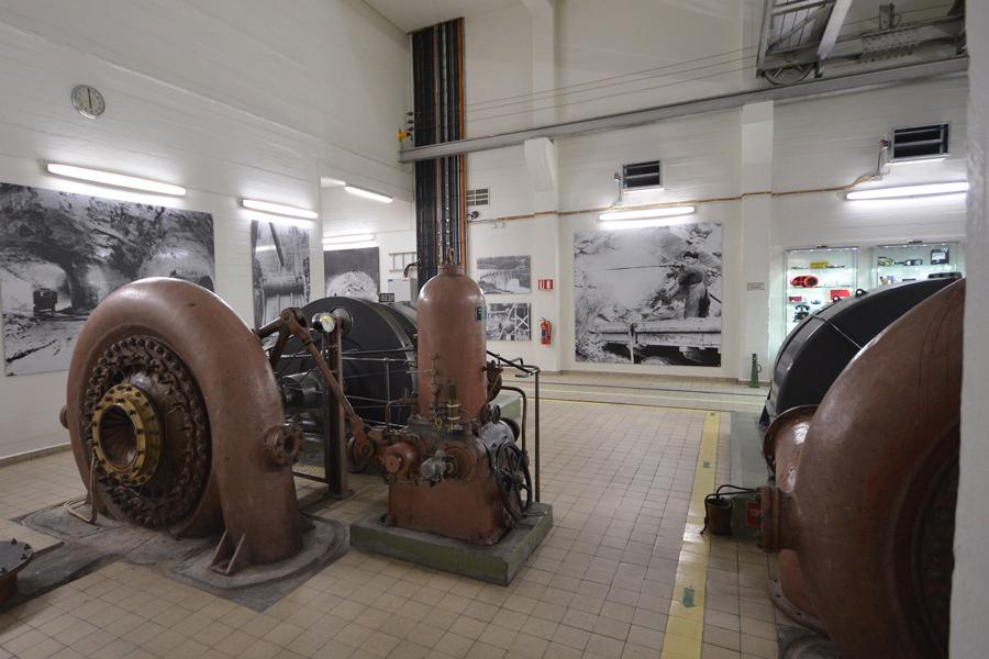 内部发电机房具有原始的技术元素和历史信息